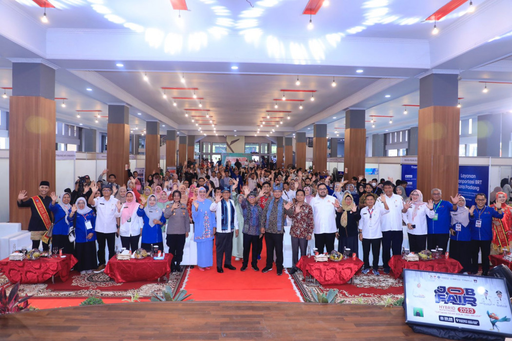 Sekjen Kemnaker Buka Job Fair Hybrid Kota Padang 2023, Sajikan 2.424 Lowongan Kerja