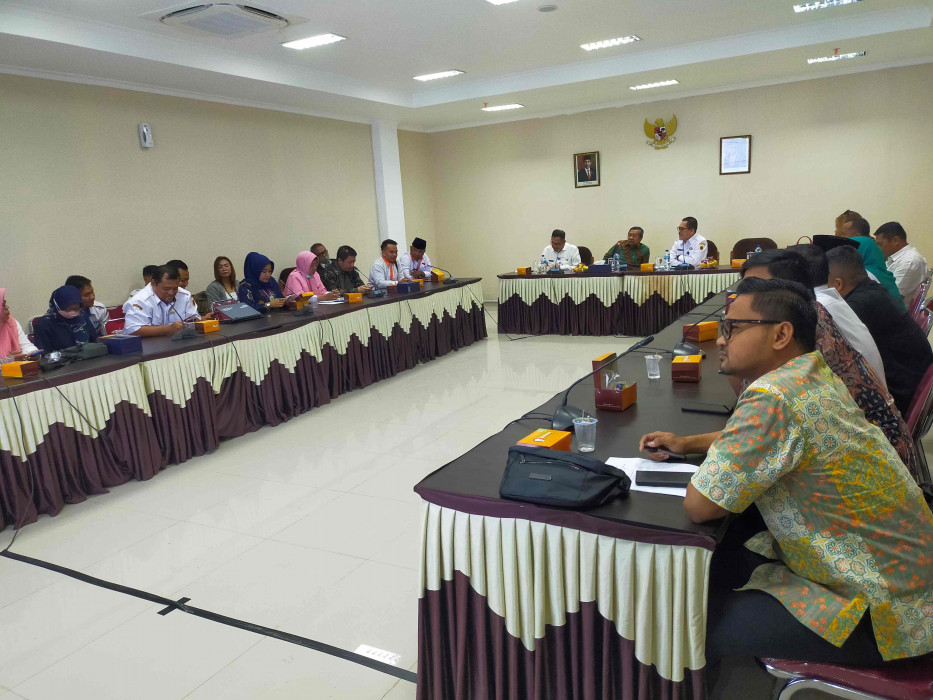 Tim Percepatan Penurunan Stunting (TPPS) Kabupaten Brebes mengadakan pertemuan Aksi Konvergensi dan diskusi Komunikasi Perubahan Perilaku pada Rabu, (30/08/2023) di Kantor Bupati Kabupaten Brebes.