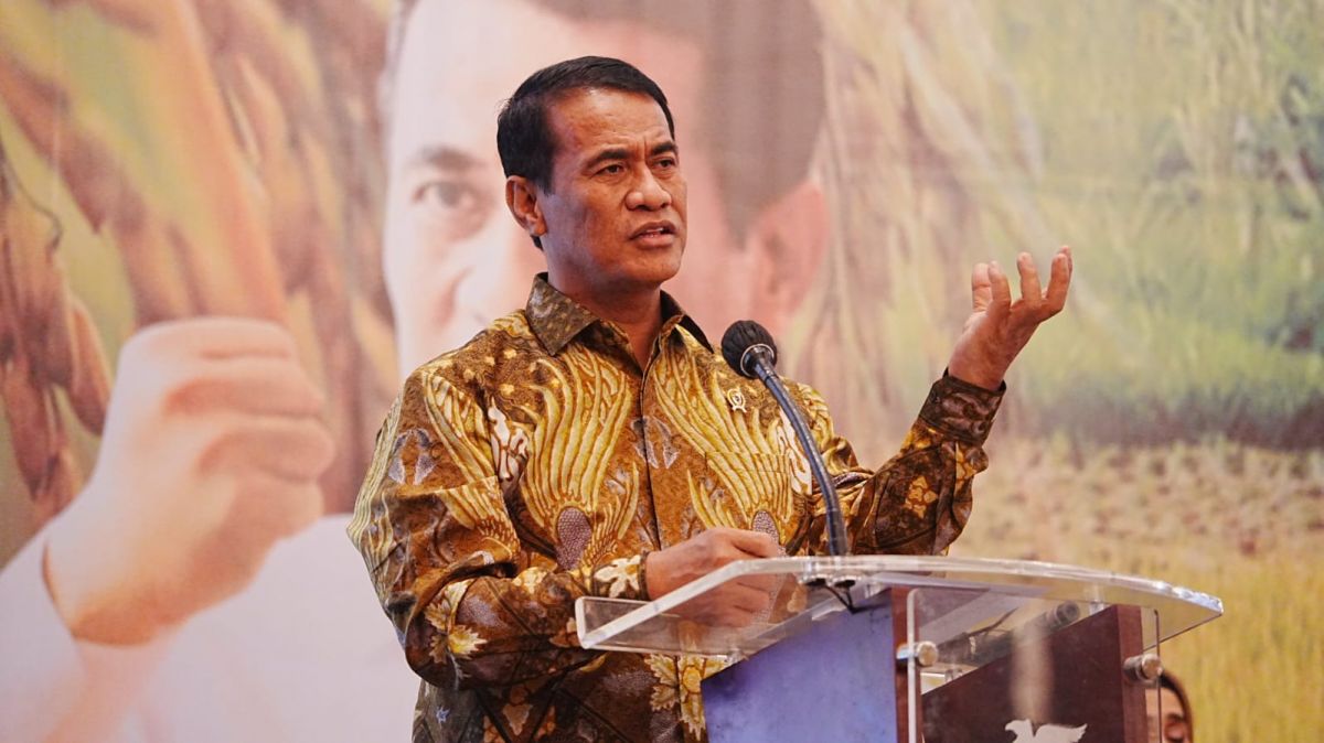 Mentan Andi Amran Sulaiman memberi penjelasan saat Rakor) Upaya Khusus (Upsus) peningkatan produksi padi dan jagung 2023-2024 di Provinsi Jatim, Rabu (22/11/2023).