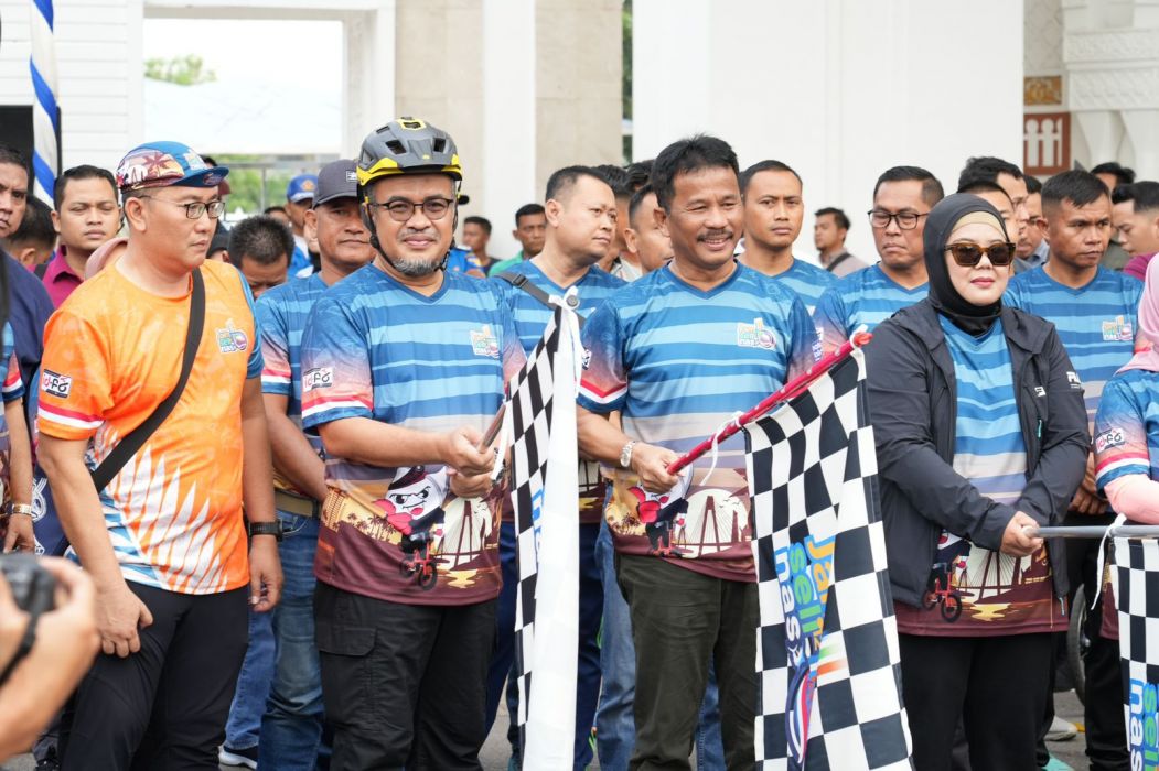 Kepala BP Batam, Muhammad Rudi melepas peserta Jambore Sepeda Lipat Nasional (Jamselinas) ke-12 di Kota Batam
