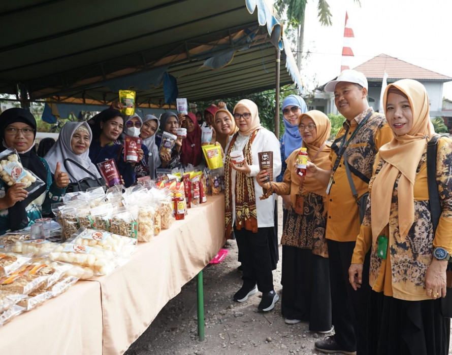 Dorong Ketahanan Pangan Keluarga, Bidang V OASE KIM Panen Sayur Organik dan Bimtek Urban Farming