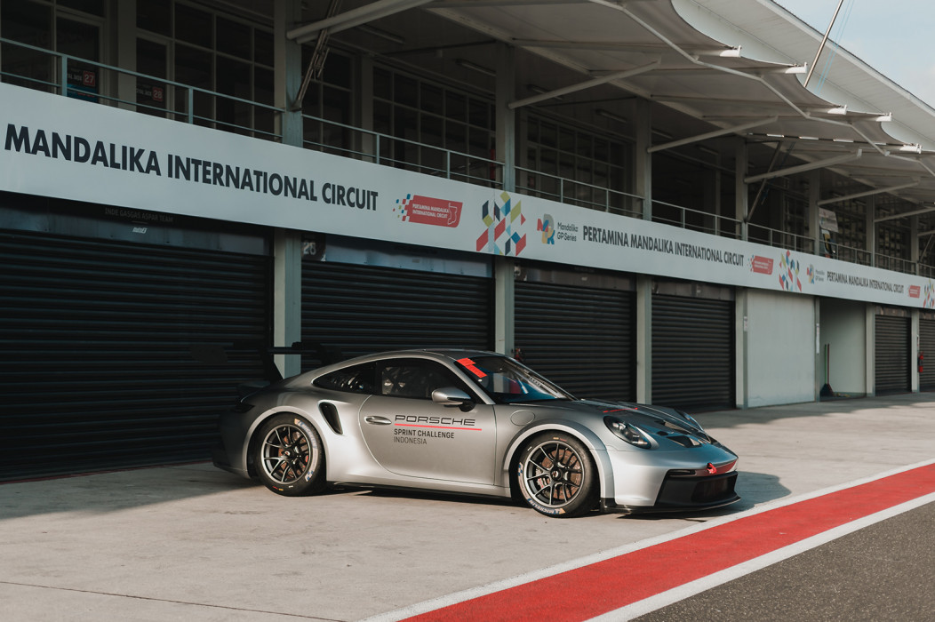Siap Berlaga, Mobil Porsche 911 GT3 Cup Pertama Tiba di Sirkuit Mandalika