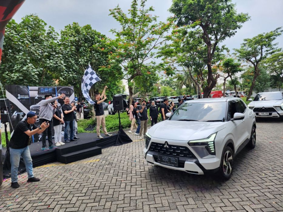 MMKSI Gelar Seremoni Pengiriman Mitsubishi XForce ke Konsumen di Bandung dan Surabaya