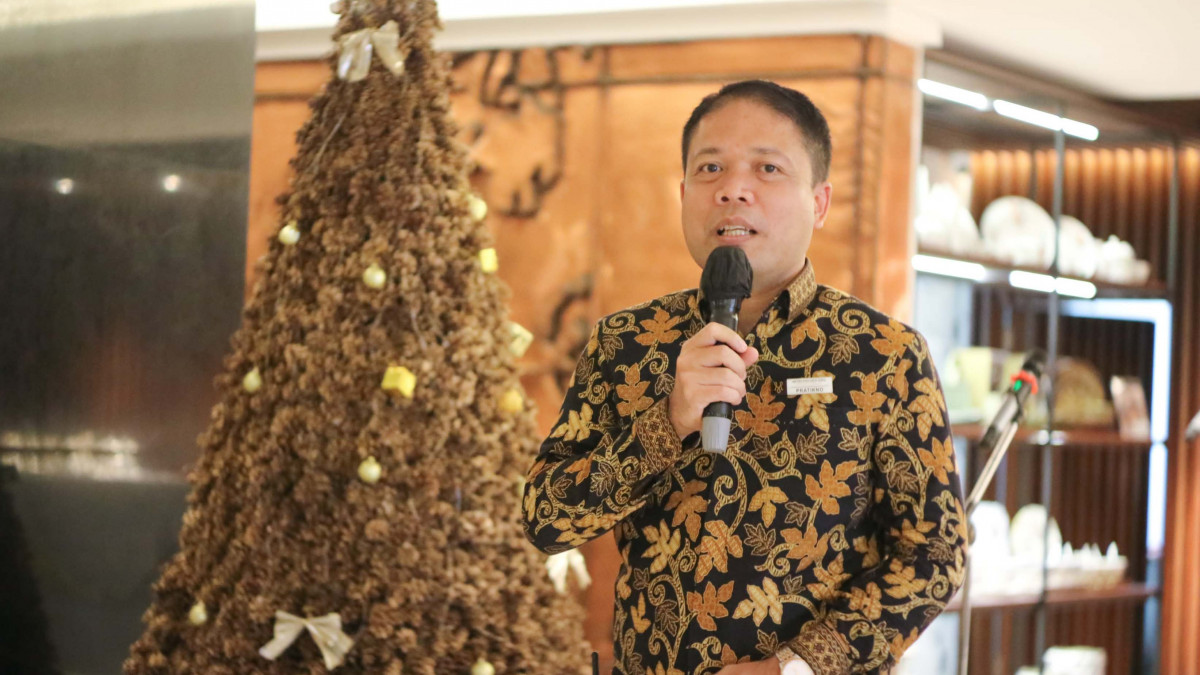 General Manager Metro Park View Hotel Semarang, Pratikno memberi sambuta saat Christmas Lighting Ceremony di Metro Park View Hotel .