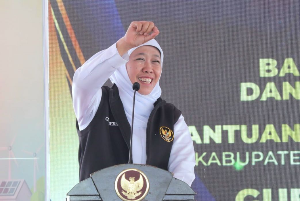 Gubernur Khofifah: 48 Tahun Penantian, Kini Warga Dusun Merak Situbondo Nikmati Listrik