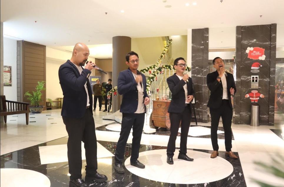 Christmas Tree Lighting Oakwood Suites Kuningan Jakarta, Undang Paduan Suara SOS Children's Village Indonesia dan Vokal Grup Karyawan