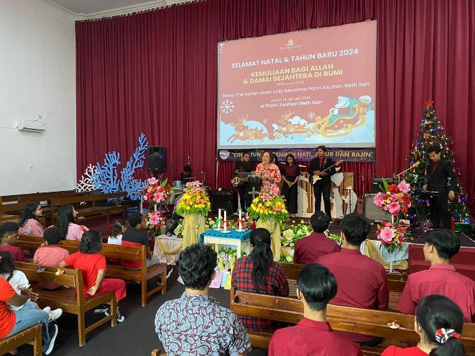 Insan Nasrani The Sunan Hotel Solo menggelar  perayaan Natal yang diadakan di Panti Asuhan Beth-Shan pada Jumat, 19 Januari 2024.