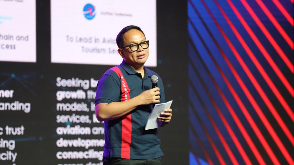 Direktur Utama Telkom, RIriek Adriansyah memberikan arahan kepada seluruh karyawan TelkomGroup usai pemaparan pencapaian tahun 2023.