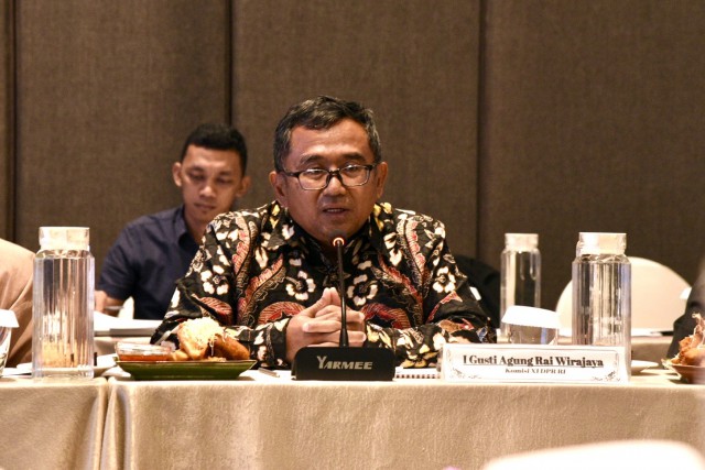 Anggota Komisi XI DPR RI I Gusti Agung Rai Wirajaya saat memimpin pertemuan Tim Kunjungan Kerja Spesifik Komisi XI DPR RI ke Kota Tangerang Selatan, Provinsi Banten, Rabu (31/1).