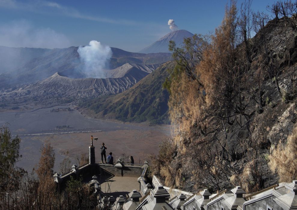 Panorama gunung berapi di wilayah Jawa Timur