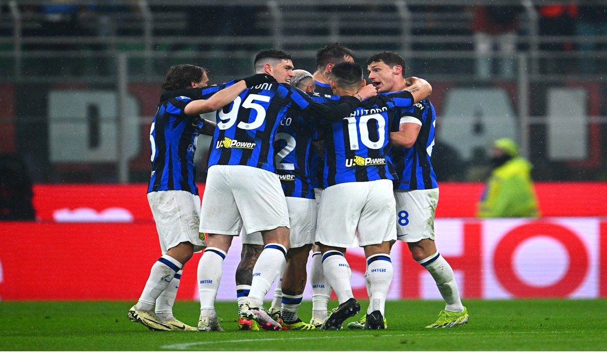 Para pemain Inter Milan melakukan selebrasi usai mencetak gol ke gawang AC Milan di laga Serie A.