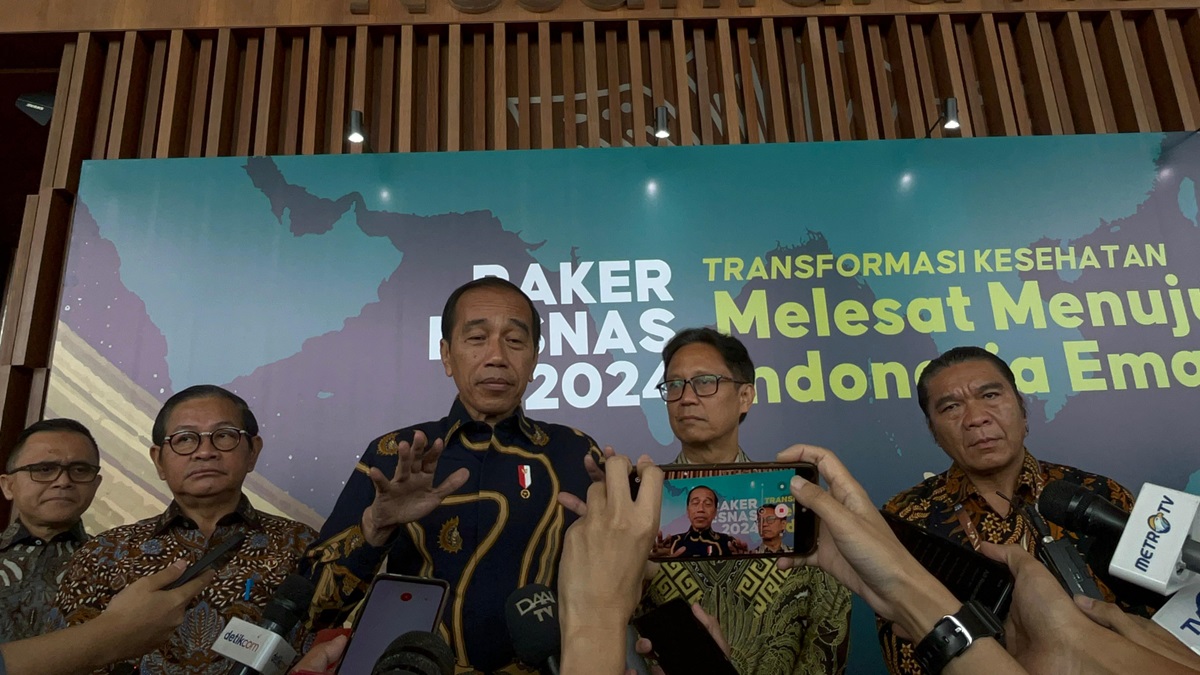 Presiden Joko Widodo menekankan pentingnya peluang Indonesia menuju negara maju, namun tantangan besar di bidang kesehatan