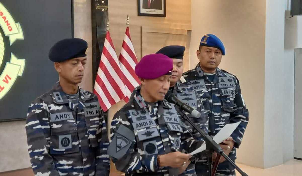 Komandan Lantamal (Danlantamal) VI Makassar, Brigjen (Marinir) Andi Rahmat M dalam konferensi pers, 6 mei 2024.