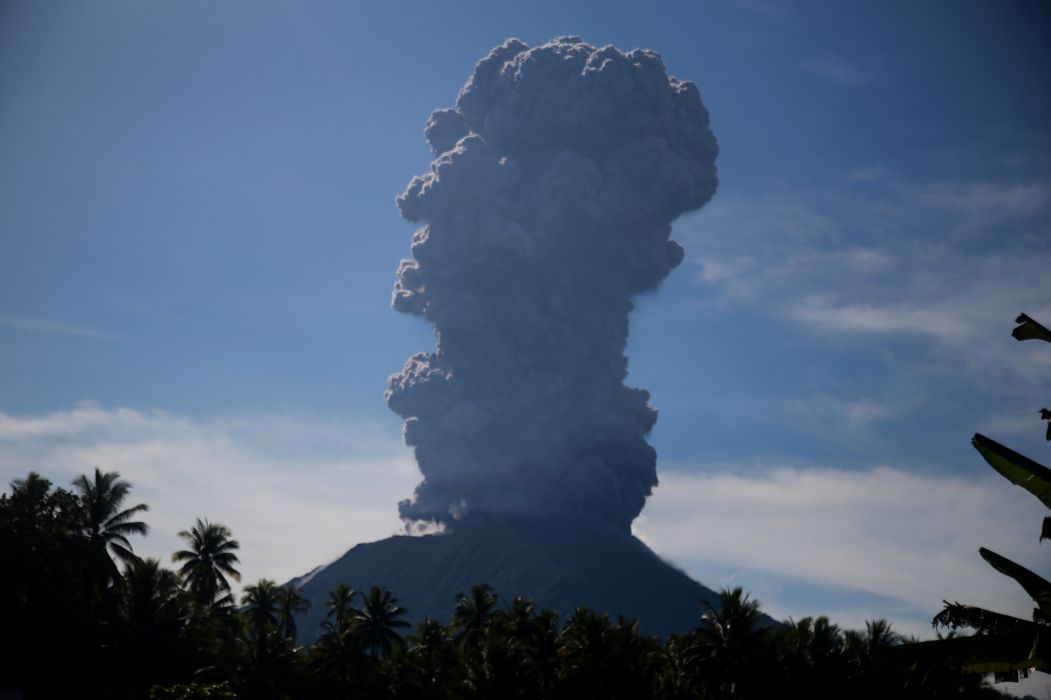 Ilustrasi Gunung Ibu di Halmahera Barat kembali erupsi. 