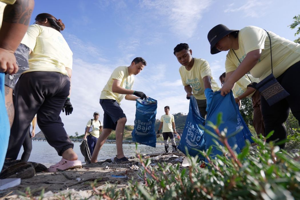 Peringati Hari Laut Sedunia dengan Bersih Bajo