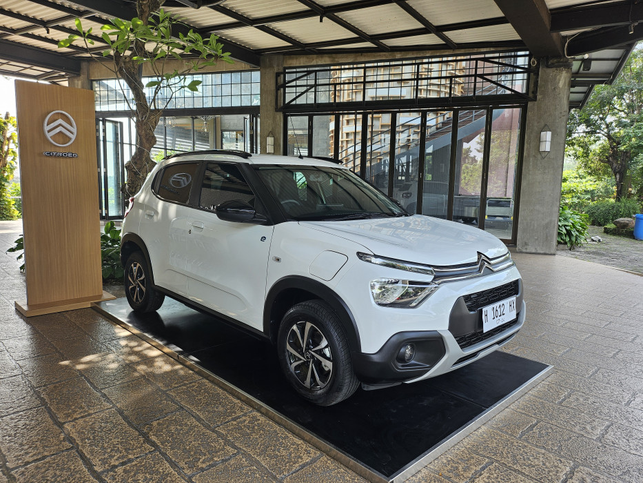 Citroën Indonesia Serahkan Unit Ë-C3 All Electric kepada Konsumen di Kota Semarang