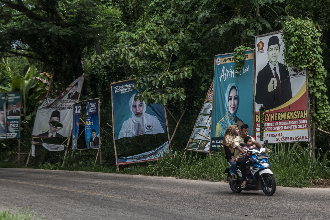 Pemasangan Alat Peraga Kampanye Mulai Marak 