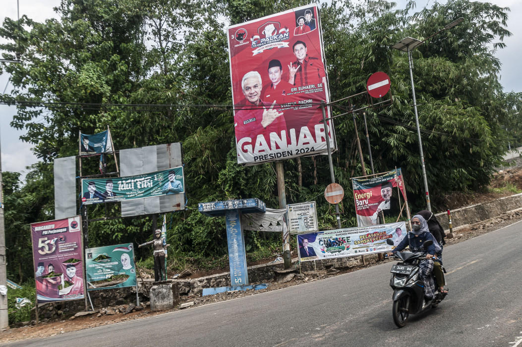 Pemasangan Alat Peraga Kampanye Mulai Marak 