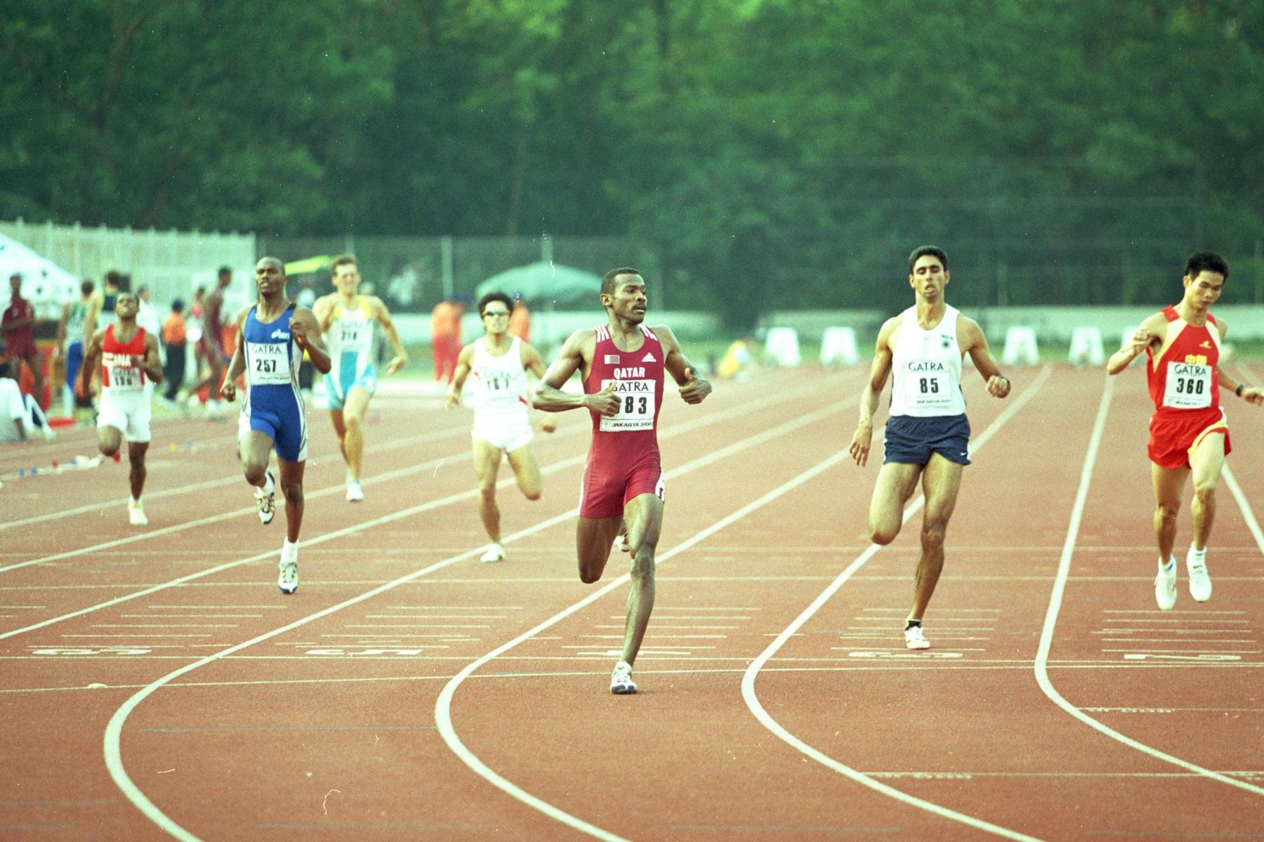 Apa perbedaan sikap badan antara lari cepat dan lari lambat