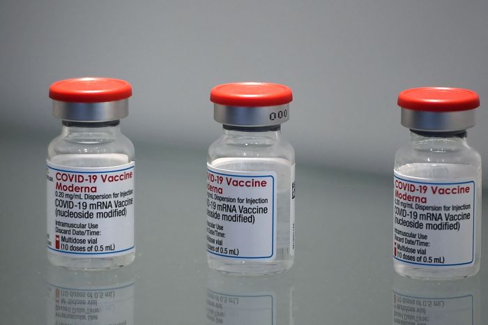 Dari vaksin negara mana moderna Mau Berlibur