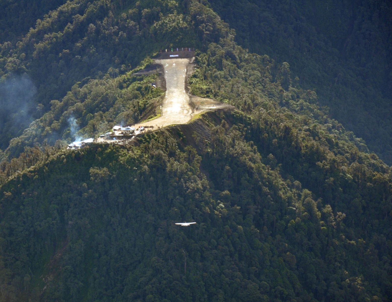 Gunung tertinggi di indonesia