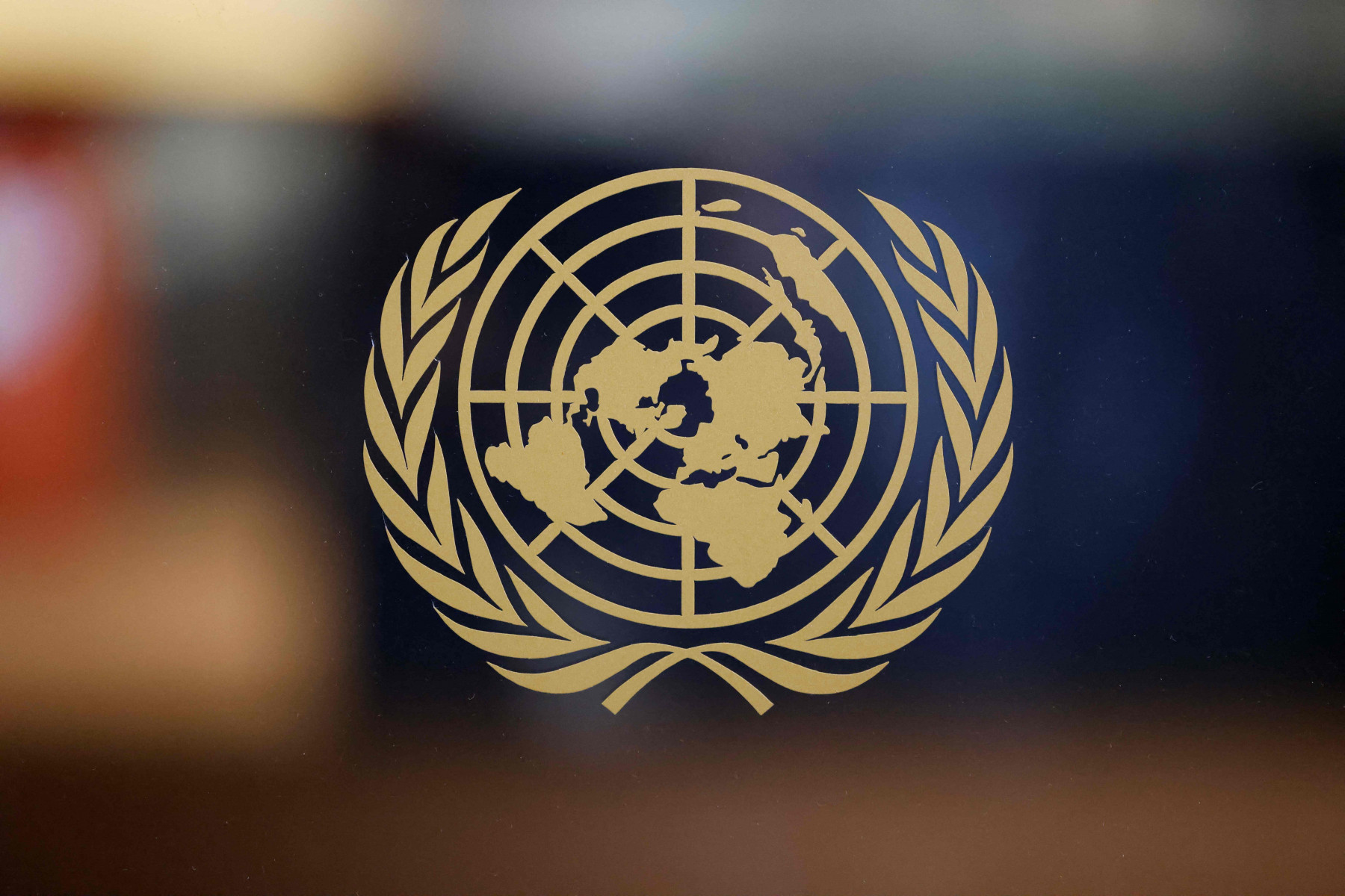 Оон красный. ООН. ООН на немецком. Знак ООН В ФРГ. Совет безопасности ООН 24 апреля 2023.