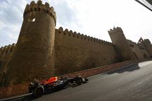  pembalap F1 Red Bull Sergio Perez mendominasi seri GP Azerbaijan yang berlangsung di Sirkuit Kota Baku
