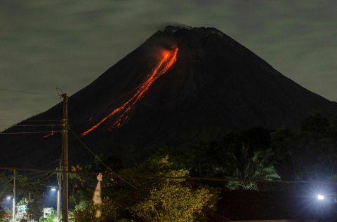 Gunung Merapi:  3 Kali Awan Panas dan 40 Kali Guguran Lava Pijar