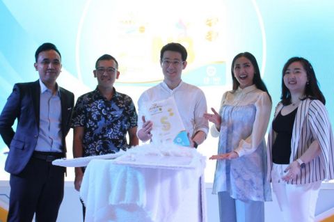 Branding Director Makuku, Lucky Zheng (tengah), saat peluncuran produk Makuku SAP Diapers Pro Care di Jakarta, beberapa waktu lalu. 