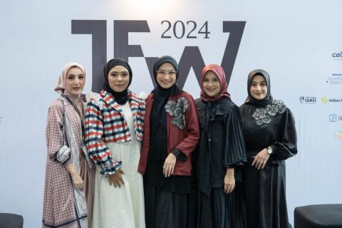 Tiga Brand Modest Fashion Tampilkan Koleksi Terbaru di JFW 2024