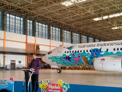 Direktur Utama Garuda Indonesia, Irfan Setiaputra meluncurkan pesawat Garuda Indonesia berstiker spesial Pokemon