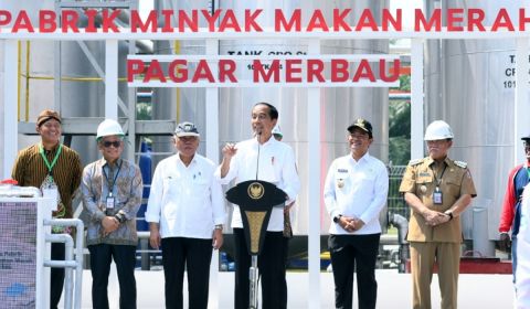 Presiden Resmikan Pabrik Minyak Makan Merah Pertama di Indonesia.