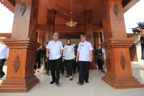 Peresmian gedung kesenian Grha Sani Gegesik sebagai salah satu objek wisata di Cirebon