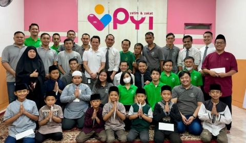 Staf Ascott Kuningan Jakarta dan Ascott Sudirman Jakarta mengunjungi Yayasan Panti Yatim Indonesia Tebet untuk memberikan berbagai bantuan.