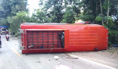 Bus Berisi Pemudik di Kupang NTT Terbalik, 18 Orang Luka-luka