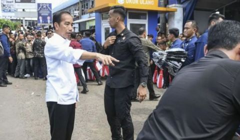 Cek Pasar di Karawang, Jokowi: Harga Pangan Sudah Turun, Tinggal Antisipasi Musim Kemarau