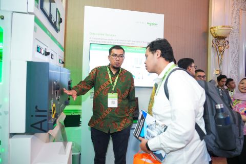 Schneider Electric di Indonesia Cloud & Datacenter Convention 2024.