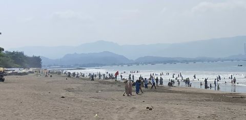 Pantai Palabuhan Ratu, salah satu objek wisata di Kabupaten Sukabumi