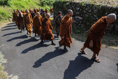 Perjalanan 40 Bhikkhu Thudong Menuju Borobudur