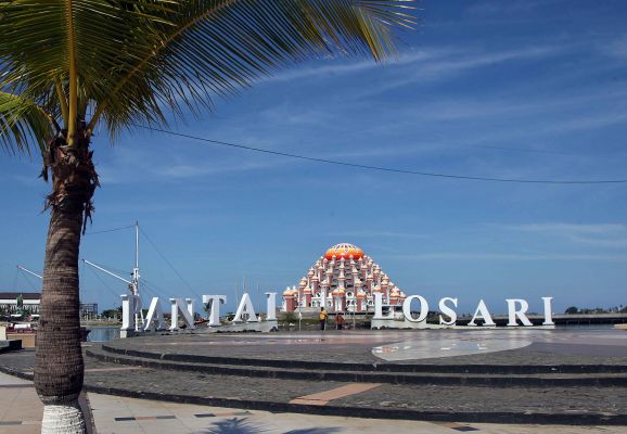 Pantai Losari Ikon Kota Makassar