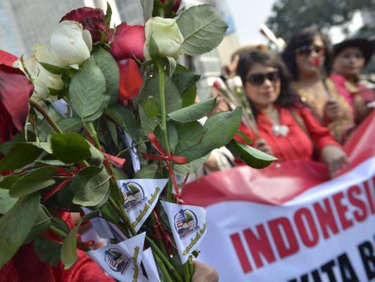 Aksi Seribu Bunga Mawar Untuk Indonesia