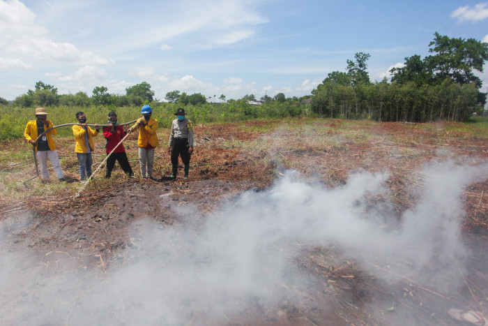 Pembakaran Lahan oleh Masyarakat Berisiko Tinggi Picu Karhutla