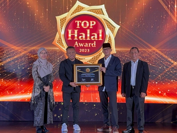 Menteri Sandiaga Serahkan Penghargaan TOP Halal Award 2023 ke Waroeng Steak & Shake