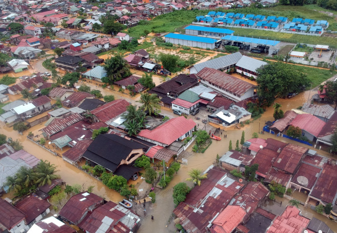 Hujan Lebat Sebabkan Banjir di Padang