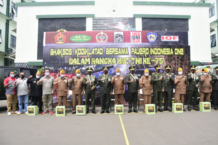Pajero Indonesia One Bersama Kodiklatad Gelar Baksos