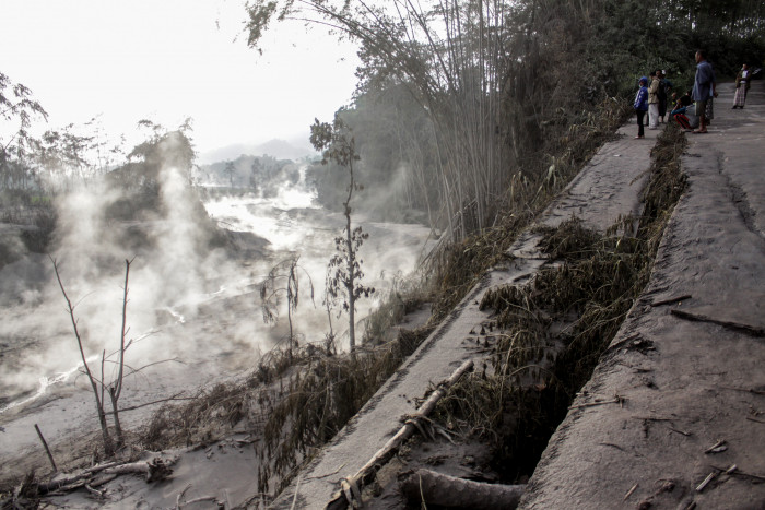 Warga Dievakuasi Akibat Banjir Lahar Gunung Semeru