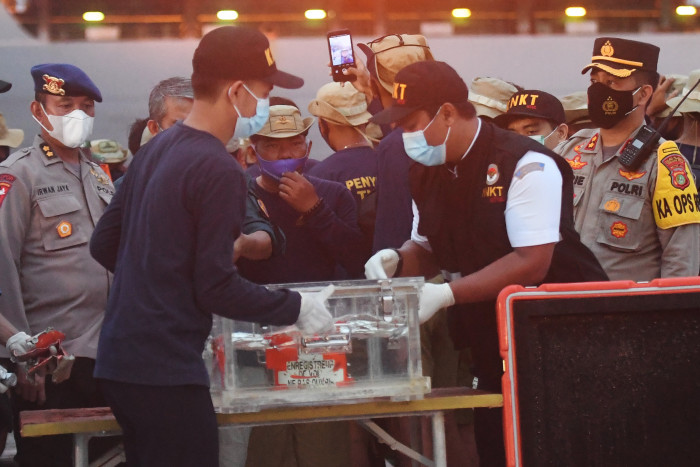 Kotak Hitam Sriwijaya Air SJ 182 Resmi Diserahkan ke KNKT