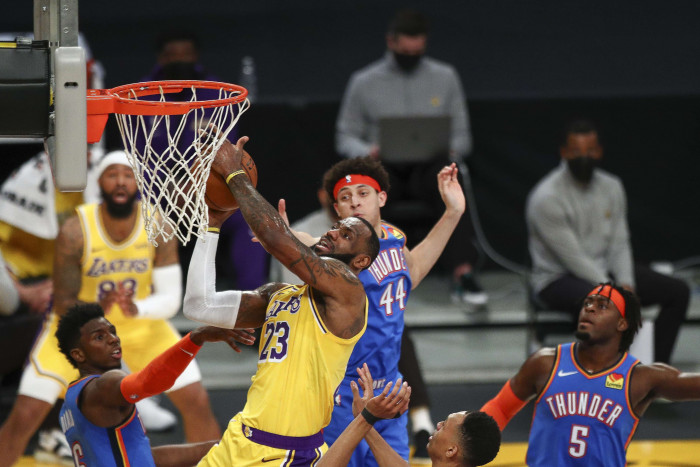 Cetak Triple-Double, LeBron James Bawa Lakers Menang Lima Kali