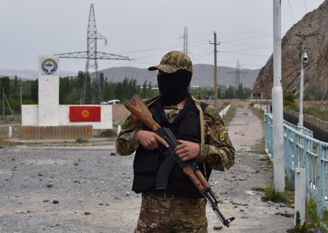 Kirgizstan Larang Masuk Warga Tajikistan Pascabentrok Perbatasan