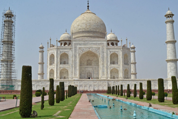 Tidak Mudik, Warga Ramai Kunjungi Taj Mahal Gresik